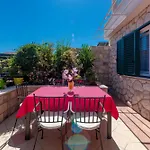 Maria Apartman *